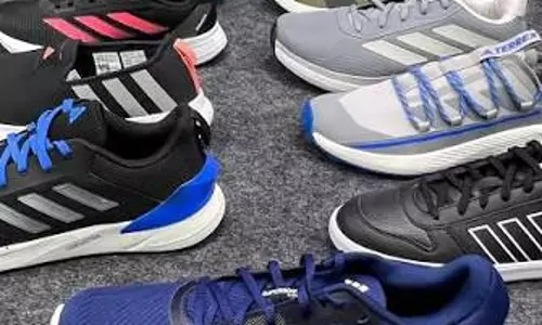 Branded shoes अब सस्ते में  स्केचर्स पर मिल रहा बड़ा ऑफर