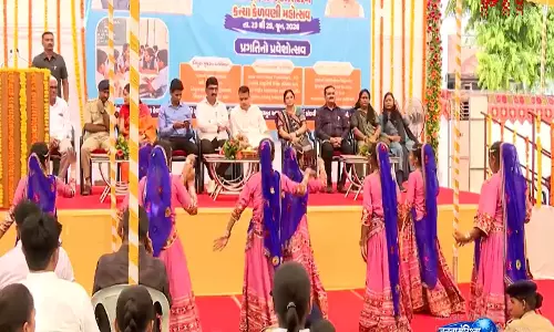Gandhinagar में शिक्षा उत्सव, डिप्टी सीएम हर्ष संघवी ने 402 छात्रों का किया स्वागत