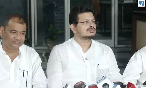 कोलकाता में ECI दफ्तर पहुंचे रितब्रत बनर्जी, दस्तावेज जमा किए कोलकाता में ECI दफ्तर पहुंचे रितब्रत बनर्जी, दस्तावेज जमा किए