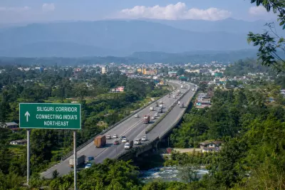 चिकन नेक से आगे: हम सिलीगुड़ी कॉरिडोर को एक समुदाय के तौर पर क्यों नहीं देख सकते? चिकन नेक से आगे: हम सिलीगुड़ी कॉरिडोर को एक समुदाय के तौर पर क्यों नहीं देख सकते?