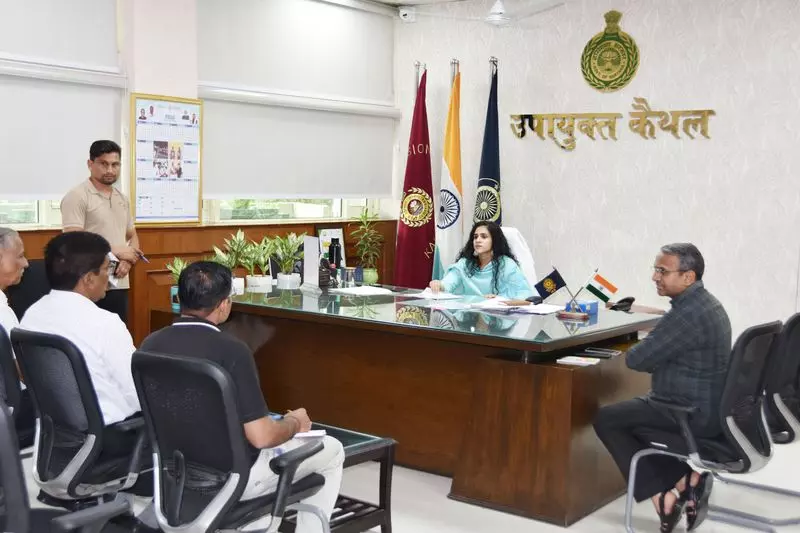 कैथल के DC ने कपड़े दान करने का अभियान शुरू किया कैथल के DC ने कपड़े दान करने का अभियान शुरू किया