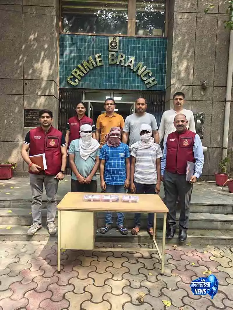 Delhi: 3 लाख रुपये की नकली भारतीय करेंसी ज़ब्त, 3 लोग गिरफ़्तार Delhi: 3 लाख रुपये की नकली भारतीय करेंसी ज़ब्त, 3 लोग गिरफ़्तार