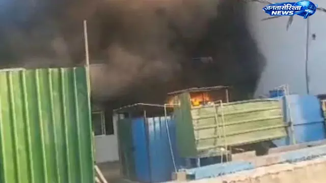 Noida : रायपुर गांव में लेबर कैंप में भीषण आग, गैस लीकेज से 3 सिलेंडर फटे Noida : रायपुर गांव में लेबर कैंप में भीषण आग, गैस लीकेज से 3 सिलेंडर फटे