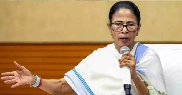 Kolkata: तृणमूल ने खातों पर डेबिट फ्रीज के खिलाफ दायर की याचिका Kolkata: तृणमूल ने खातों पर डेबिट फ्रीज के खिलाफ दायर की याचिका