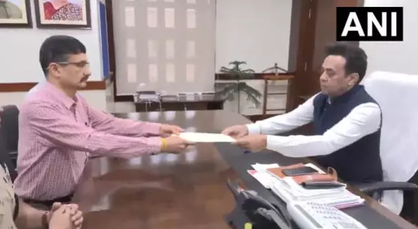 पता चल गया राम मंदिर चंदा चोरी का मास्टर माइंड कौन! SIT से गृह सचिव को मिली रिपोर्ट पता चल गया राम मंदिर चंदा चोरी का मास्टर माइंड कौन! SIT से गृह सचिव को मिली रिपोर्ट