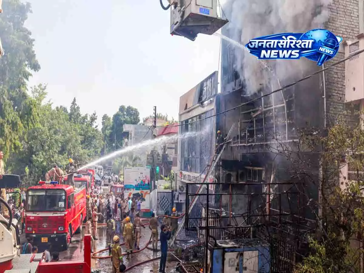 Lucknow fire incident: अधिकारियों ने 15 पीड़ितों की पहचान की Lucknow fire incident: अधिकारियों ने 15 पीड़ितों की पहचान की