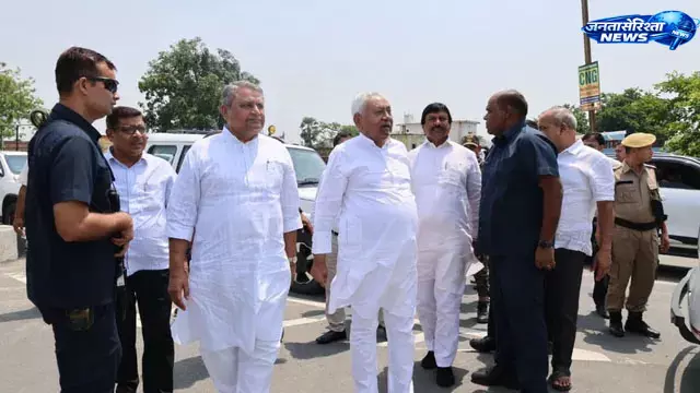 Nitish Kumar और विजय कुमार चौधरी ने नालंदा में सड़क परियोजना का निरीक्षण किया Nitish Kumar और विजय कुमार चौधरी ने नालंदा में सड़क परियोजना का निरीक्षण किया