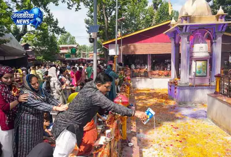 Tulmulla खीर भवानी मेले में आस्था और भावनाओं का संगम Tulmulla खीर भवानी मेले में आस्था और भावनाओं का संगम