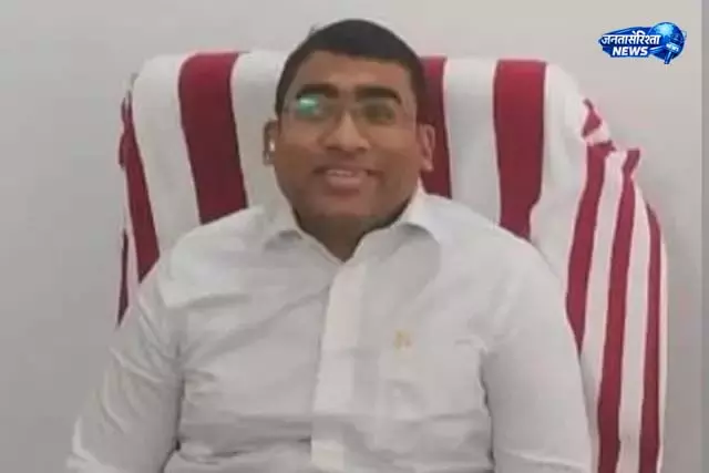 हेलीकॉप्टर लैंडिंग में गड़बड़ी, अधिकारी सस्पेंड हेलीकॉप्टर लैंडिंग में गड़बड़ी, अधिकारी सस्पेंड