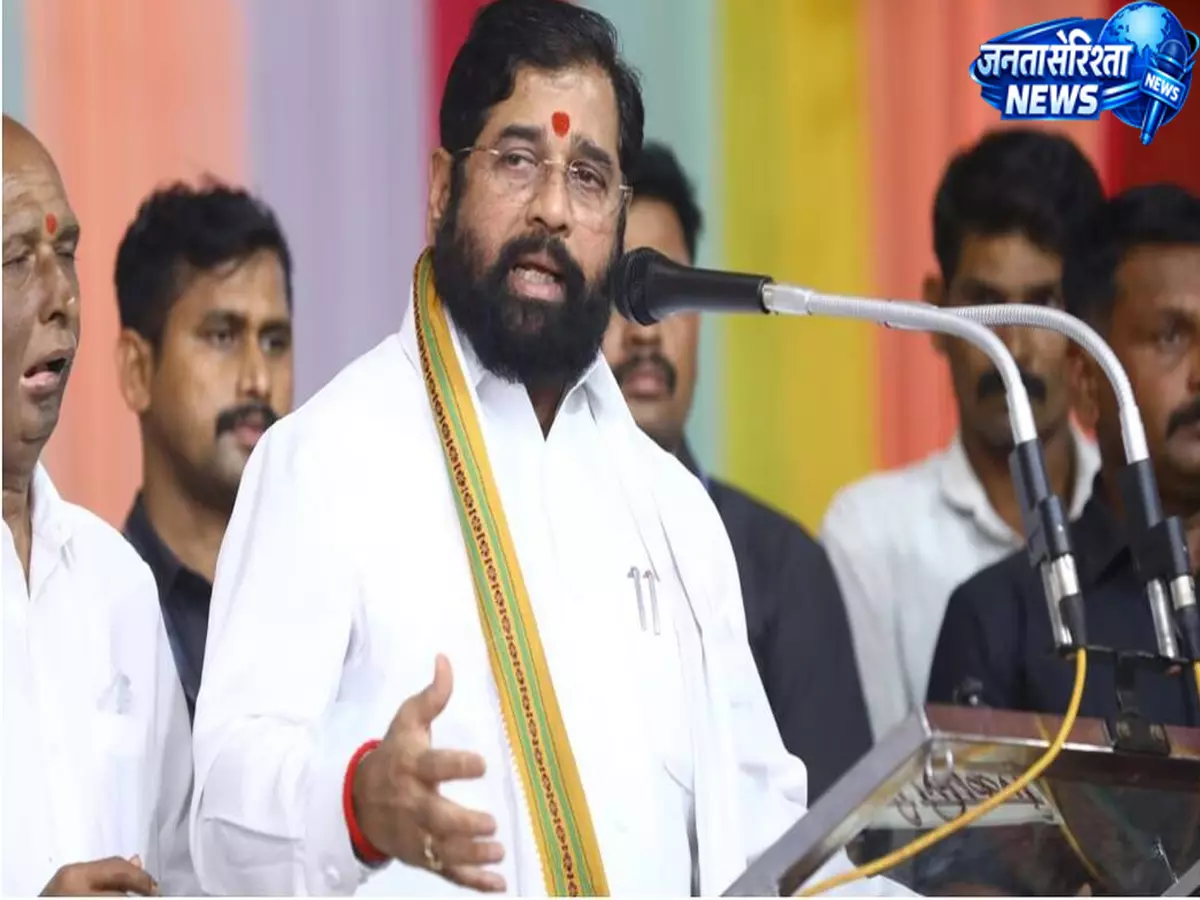फडणवीस को चेतावनी, Thackeray ने उठाए सवाल फडणवीस को चेतावनी, Thackeray ने उठाए सवाल