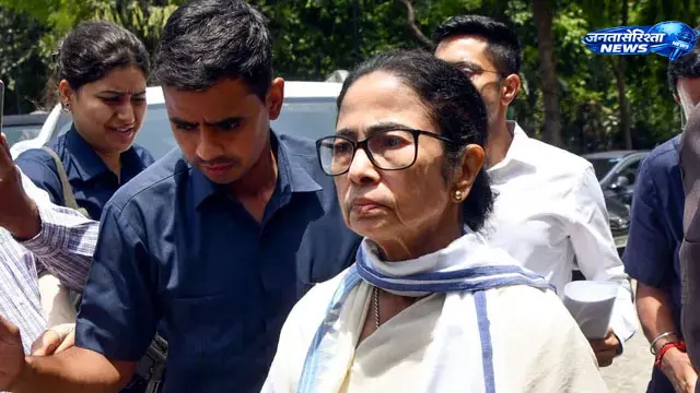 पश्चिम बंगाल में TMC में बड़ा राजनीतिक उलटफेर, ममता बनर्जी ने कई नेताओं को पार्टी से निकाला पश्चिम बंगाल में TMC में बड़ा राजनीतिक उलटफेर, ममता बनर्जी ने कई नेताओं को पार्टी से निकाला