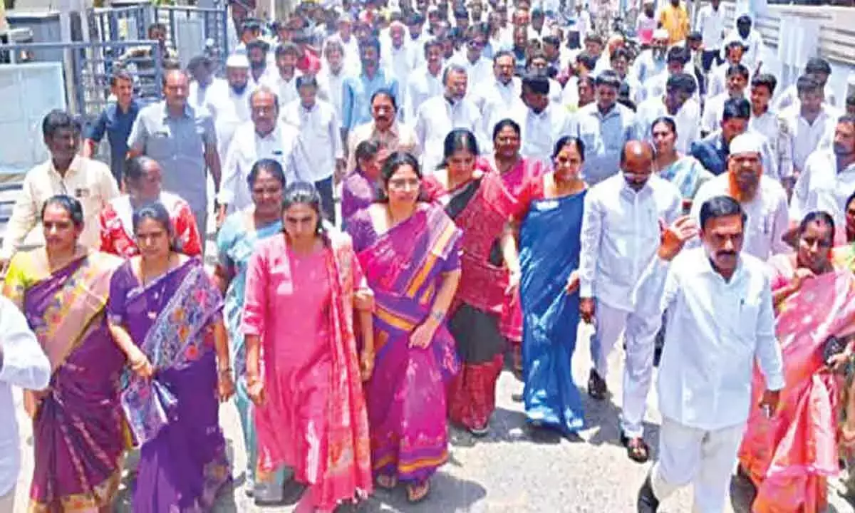 Andhra: YSRCP ने राजनीतिक बदले की भावना का आरोप लगाया है Andhra: YSRCP ने राजनीतिक बदले की भावना का आरोप लगाया है