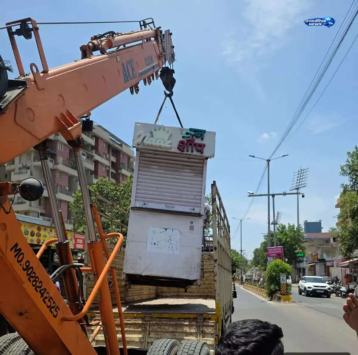 PCMC की बड़ी कार्रवाई, स्कूल-कॉलेजों के आसपास 35 अवैध स्टॉल हटाए PCMC की बड़ी कार्रवाई, स्कूल-कॉलेजों के आसपास 35 अवैध स्टॉल हटाए
