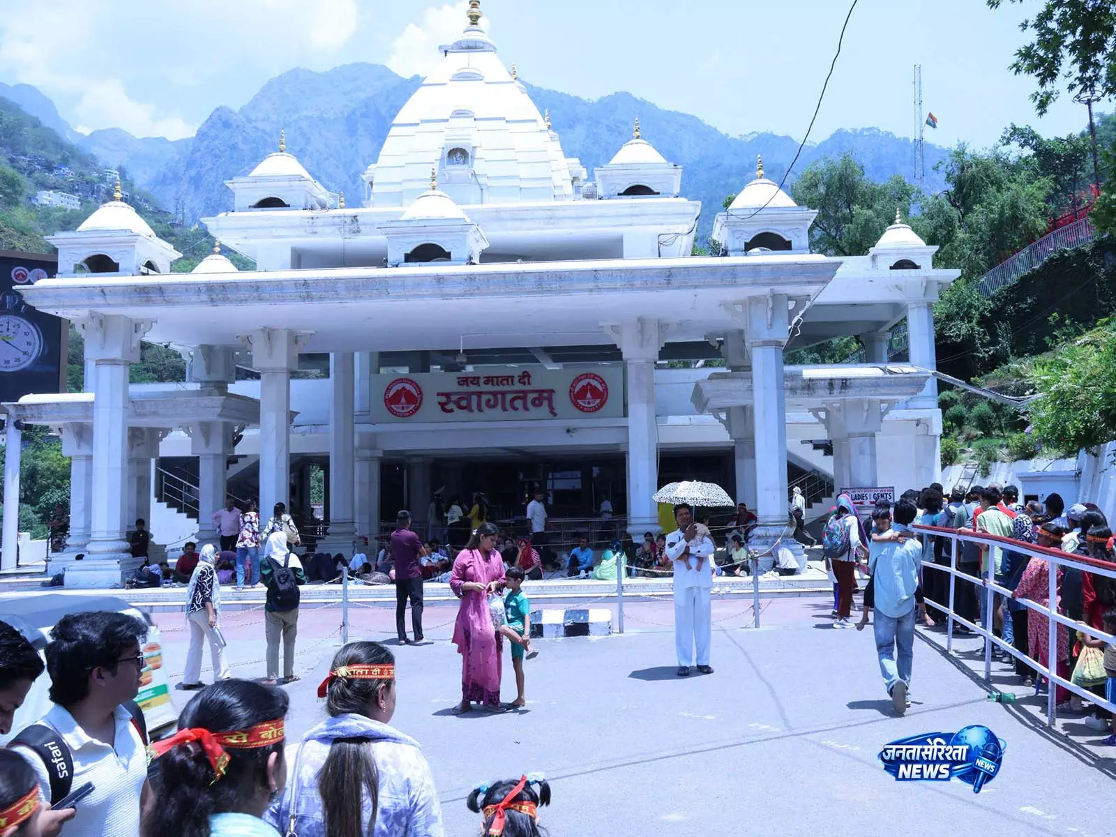 J-K: श्री माता वैष्णो देवी यात्रा में श्रद्धालुओं का आंकड़ा 50 लाख के पार J-K: श्री माता वैष्णो देवी यात्रा में श्रद्धालुओं का आंकड़ा 50 लाख के पार