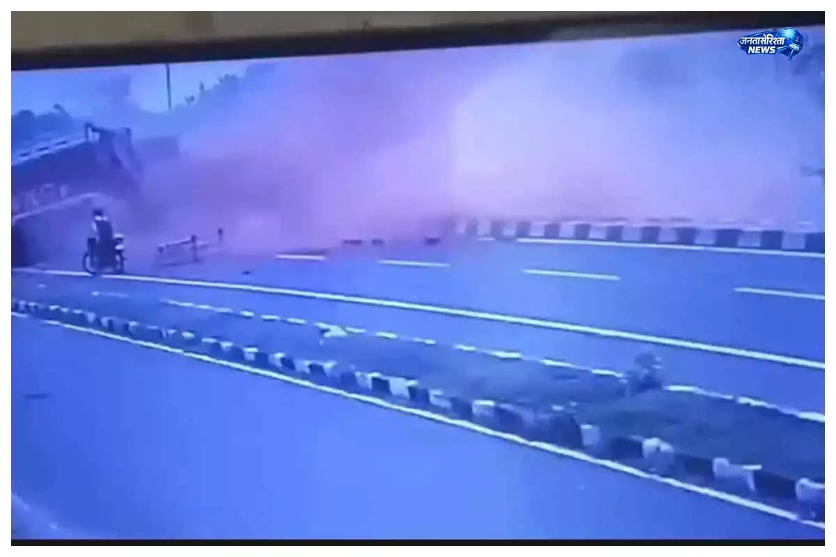 CCTV में कैद ट्रक हादसा, मेहसी में मची अफरा-तफरी CCTV में कैद ट्रक हादसा, मेहसी में मची अफरा-तफरी