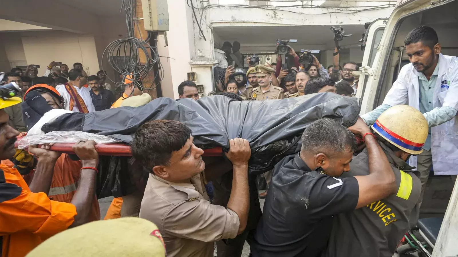 Sonipat: सोनीपत का लाल लखनऊ अग्निकांड का शिकार, परिवार पर टूटा दुखों का पहाड़ Sonipat: सोनीपत का लाल लखनऊ अग्निकांड का शिकार, परिवार पर टूटा दुखों का पहाड़