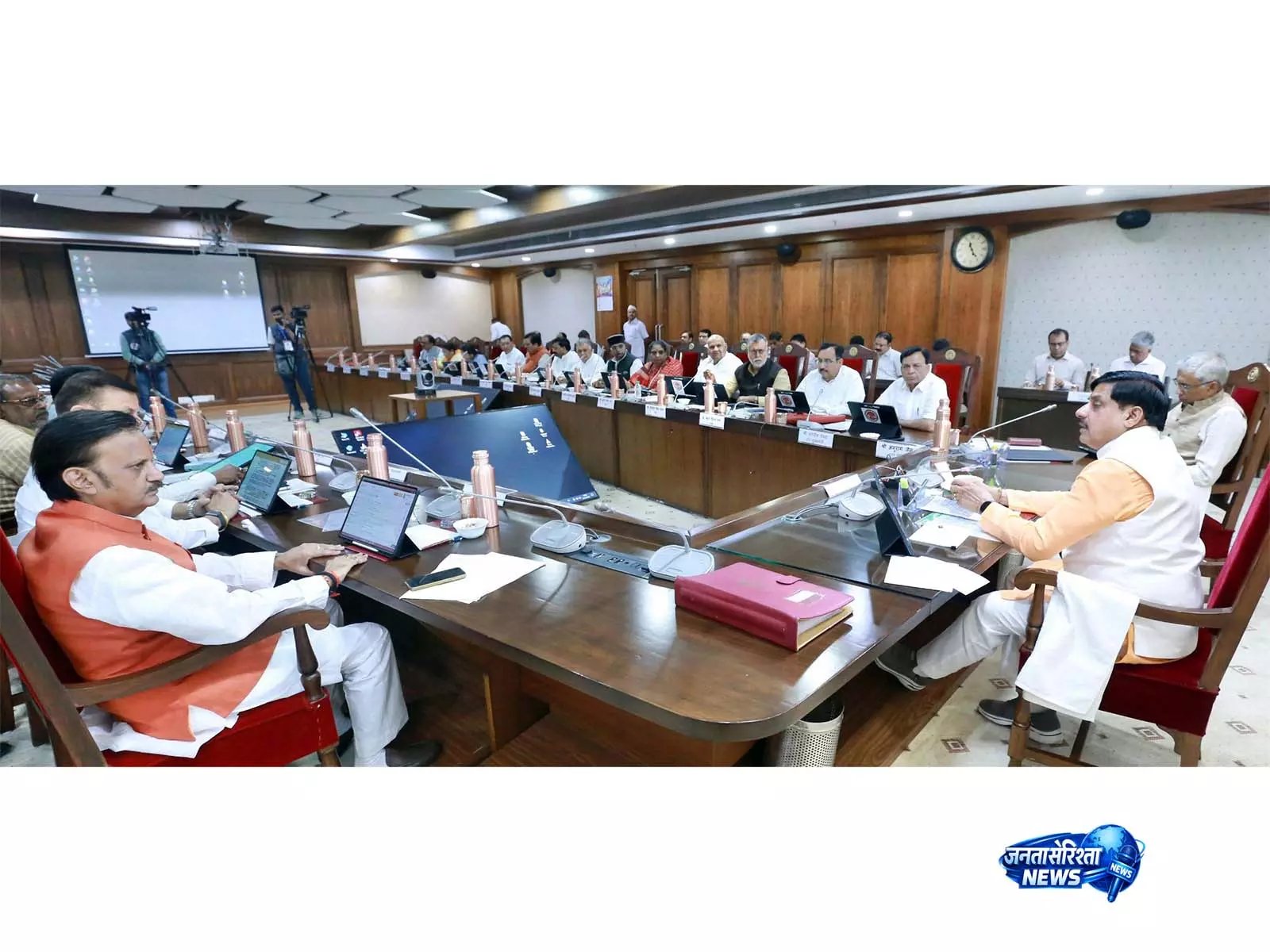 MP: कैबिनेट ने 5,960 करोड़ रुपये की विकास योजनाओं को दी मंज़ूरी MP: कैबिनेट ने 5,960 करोड़ रुपये की विकास योजनाओं को दी मंज़ूरी