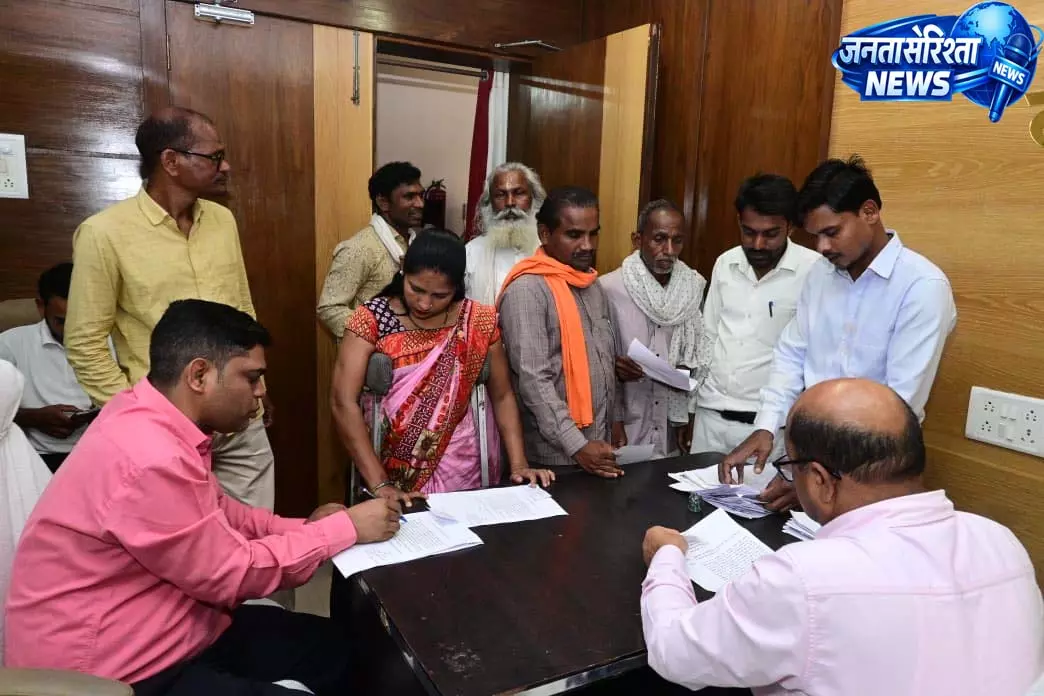 कलेक्टर उइके ने जनदर्शन में सुनी नागरिकों की समस्याएं, कुल 45 आवेदन प्राप्त हुए कलेक्टर उइके ने जनदर्शन में सुनी नागरिकों की समस्याएं, कुल 45 आवेदन प्राप्त हुए