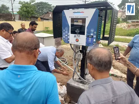 अगरतला में ईवी इंफ्रास्ट्रक्चर को बढ़ावा, आधुनिक चार्जिंग स्टेशन का उद्घाटन अगरतला में ईवी इंफ्रास्ट्रक्चर को बढ़ावा, आधुनिक चार्जिंग स्टेशन का उद्घाटन