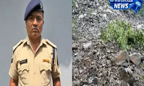 Sikkim: भूस्खलन के बीच साहस की मिसाल, पुलिसकर्मी की सतर्कता से बची जिंदगी Sikkim: भूस्खलन के बीच साहस की मिसाल, पुलिसकर्मी की सतर्कता से बची जिंदगी