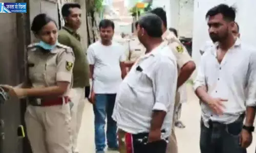जगह गेस्ट हाउस, टाइम 9 से 5, आती थी लड़कियां और महिलाएं, सेक्स रैकेट का भंडाफोड़ जगह गेस्ट हाउस, टाइम 9 से 5, आती थी लड़कियां और महिलाएं, सेक्स रैकेट का भंडाफोड़