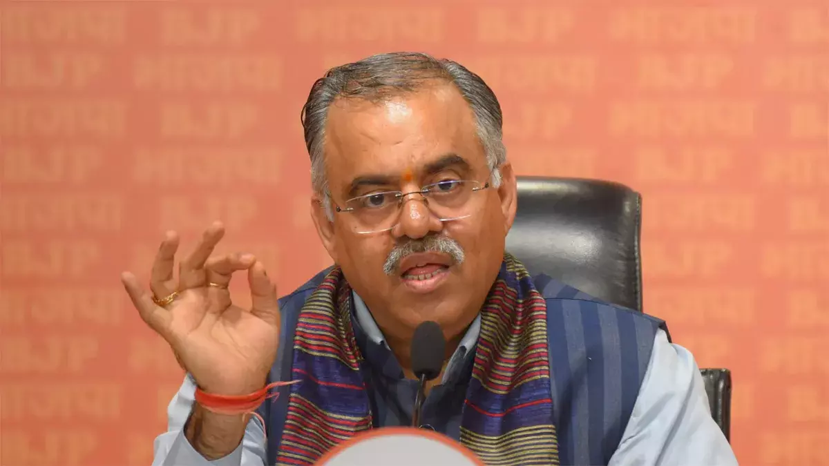 Srinagar: देश की एकता और अखंडता के लिए डॉ. मुखर्जी का योगदान अविस्मरणीय : तरुण चुग Srinagar: देश की एकता और अखंडता के लिए डॉ. मुखर्जी का योगदान अविस्मरणीय : तरुण चुग