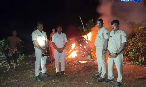 Mayurbhanj : पुलिस ने किया बेसहारा बुजुर्ग का अंतिम संस्कार Mayurbhanj : पुलिस ने किया बेसहारा बुजुर्ग का अंतिम संस्कार