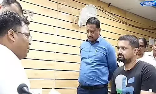 जनसुनवाई में भावुक मामला: ICU एम्बुलेंस में बुजुर्ग महिला को लाया गया