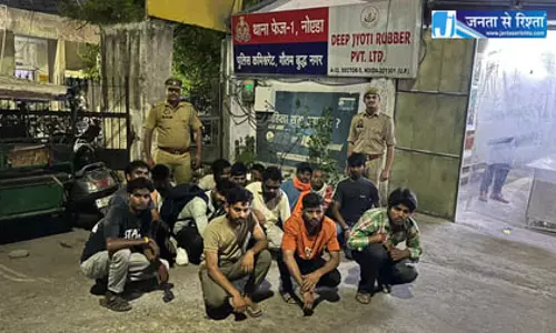 आम जगहों पर शराब पीने वालों के खिलाफ चला पुलिस का विशेष अभियान आम जगहों पर शराब पीने वालों के खिलाफ चला पुलिस का विशेष अभियान