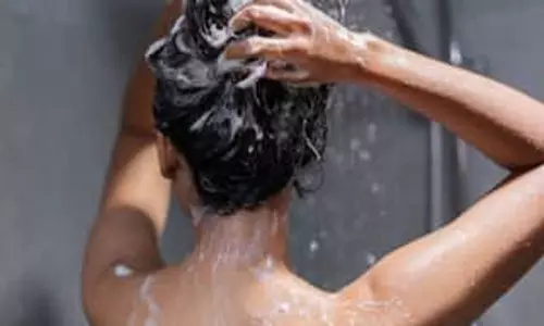 गर्मी में रोज शैंपू करना नुकसानदेह, जानें हफ्ते में कितनी बार धोना चाहिए बाल