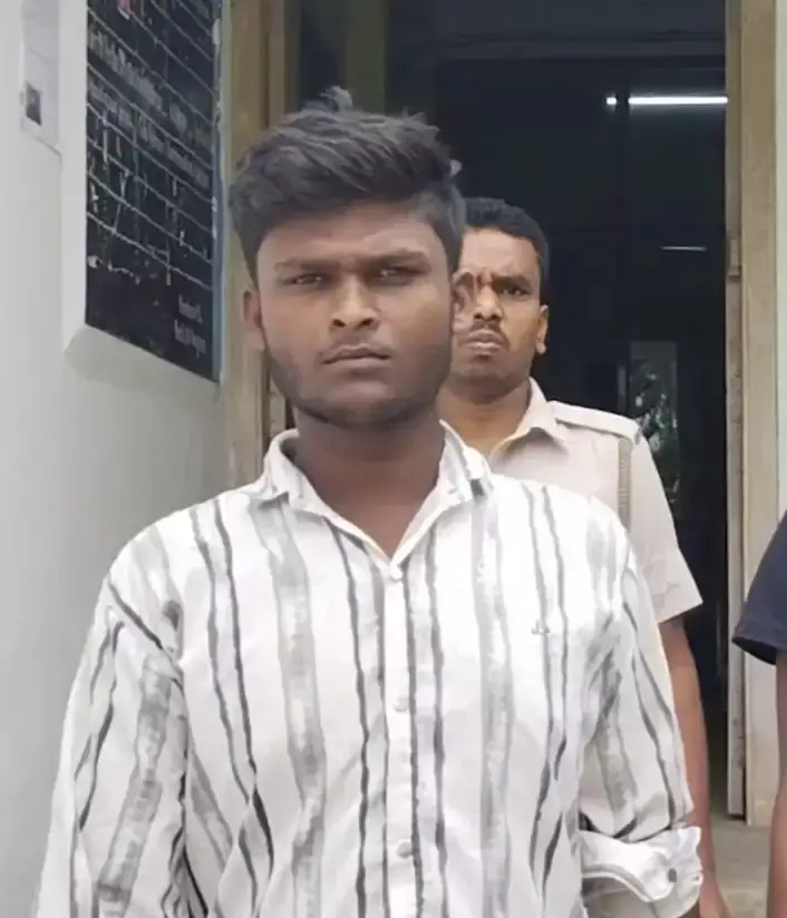 West Burdwan: मुख्यमंत्री शुभेंदु अधिकारी पर कथित आपत्तिजनक टिप्पणी, युवक गिरफ्तार West Burdwan: मुख्यमंत्री शुभेंदु अधिकारी पर कथित आपत्तिजनक टिप्पणी, युवक गिरफ्तार