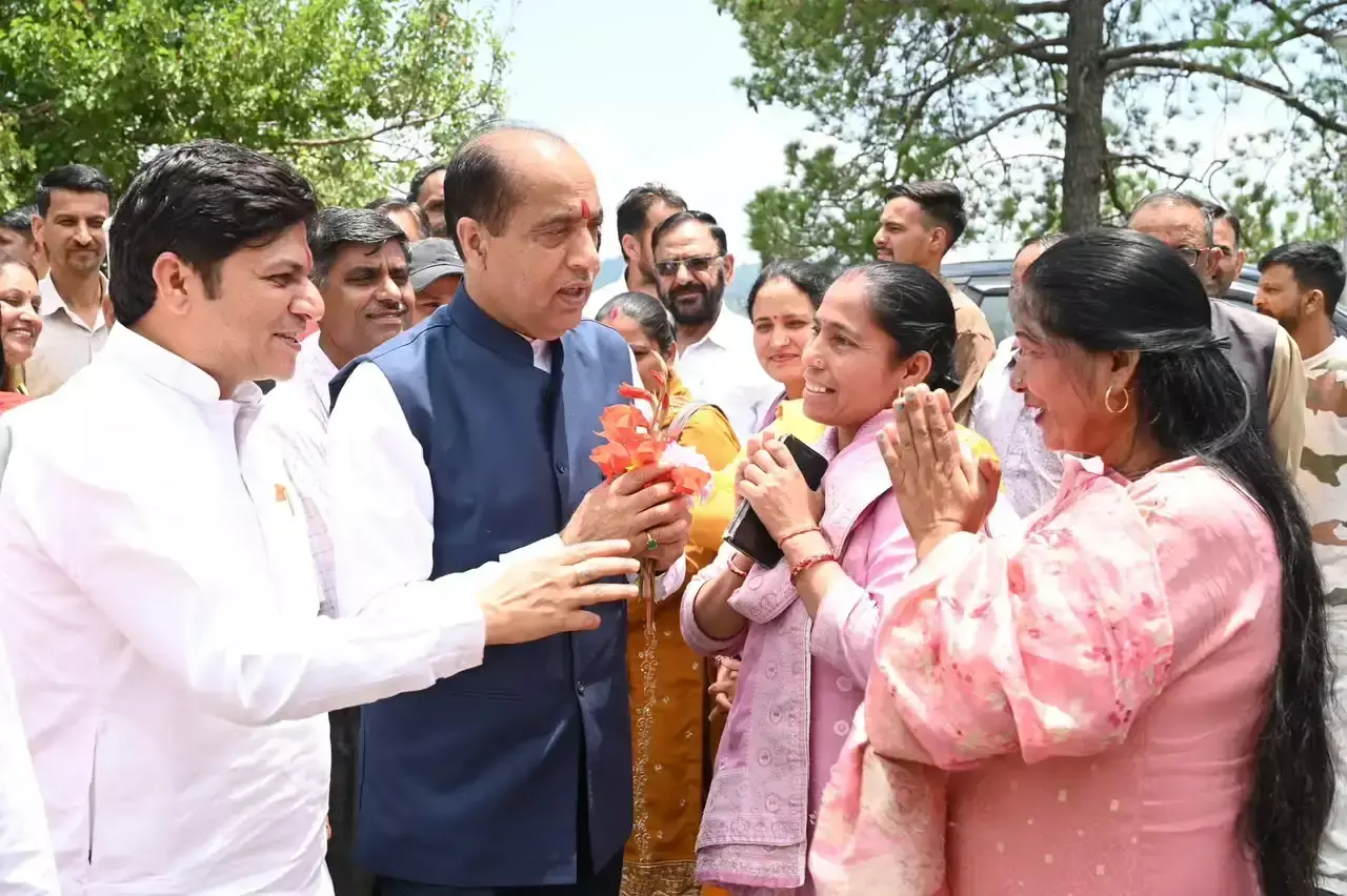 Mandi: सुक्खू सरकार पर बरसे जयराम ठाकुर, जनादेश से खिलवाड़ का लगाया आरोप Mandi: सुक्खू सरकार पर बरसे जयराम ठाकुर, जनादेश से खिलवाड़ का लगाया आरोप