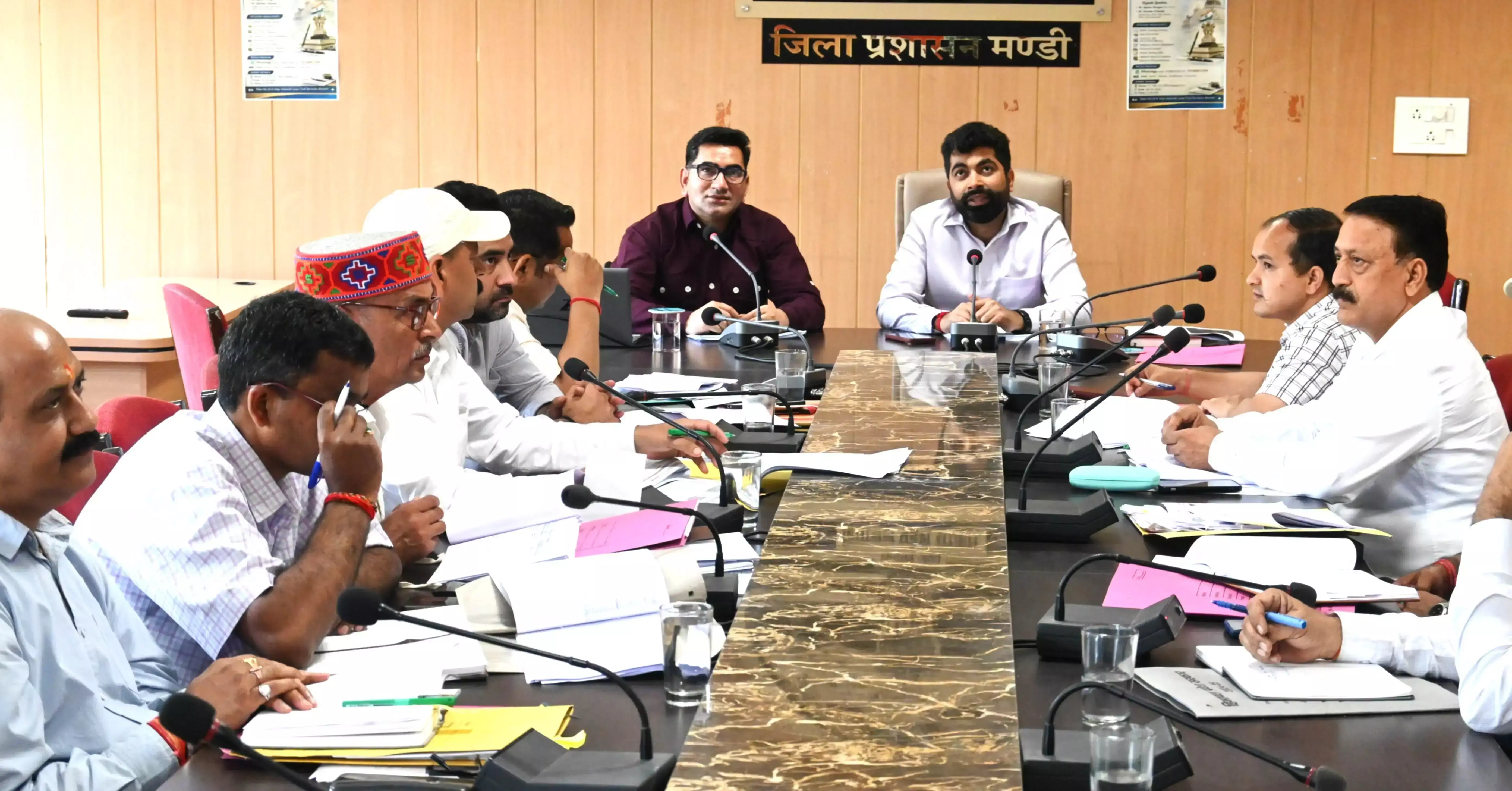 Mandi: मनरेगा और विकास योजनाओं की समीक्षा बैठक में प्रगति का लिया जायजा Mandi: मनरेगा और विकास योजनाओं की समीक्षा बैठक में प्रगति का लिया जायजा