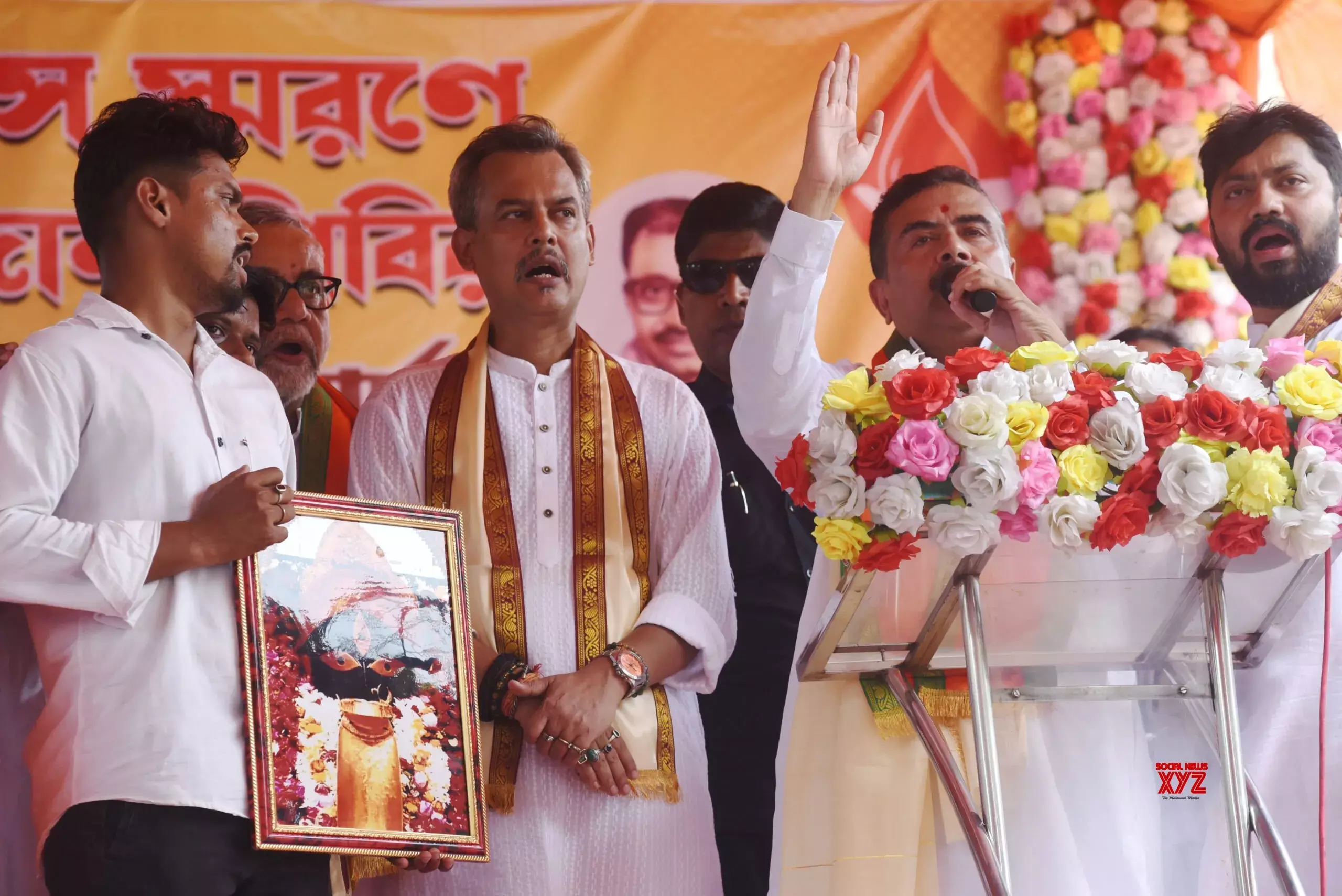 Kolkata: डॉ. मुखर्जी के स्मरण में आयोजित कार्यक्रम में शुभेंदु अधिकारी ने किया माल्यार्पण