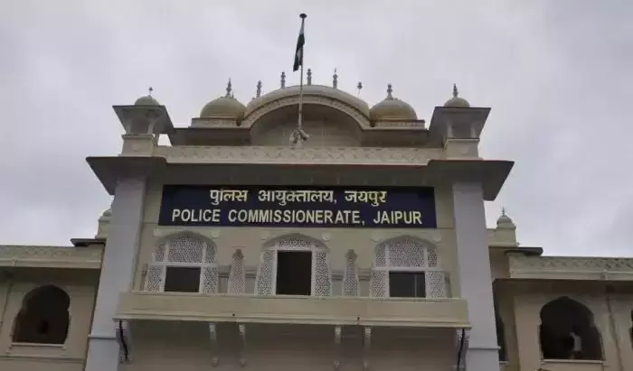 Jaipur: आकस्मिक नाकाबंदी के दौरान ट्रैफिक नियम उल्लंघन पर बड़ी कार्रवाई Jaipur: आकस्मिक नाकाबंदी के दौरान ट्रैफिक नियम उल्लंघन पर बड़ी कार्रवाई