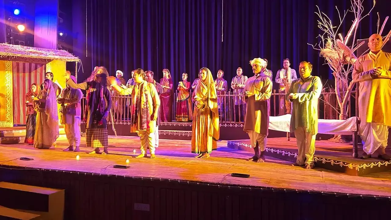 Dharamshala: दो दिन चले नाट्योत्सव का समापन, कलाकारों ने दिखाया शानदार प्रदर्शन Dharamshala: दो दिन चले नाट्योत्सव का समापन, कलाकारों ने दिखाया शानदार प्रदर्शन