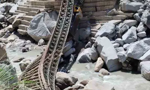 Kinnaur ज़िले में बेली ब्रिज गिरा, यातायात बाधित Kinnaur ज़िले में बेली ब्रिज गिरा, यातायात बाधित