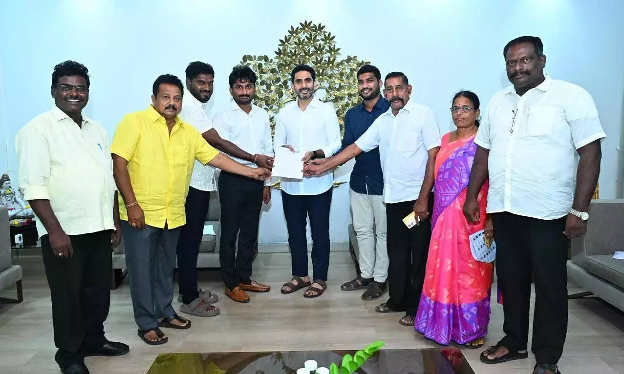 Andhra: लोकेश ने मतदाता सूची संशोधन में भाग लिया, जनता से सहयोग की अपील की Andhra: लोकेश ने मतदाता सूची संशोधन में भाग लिया, जनता से सहयोग की अपील की