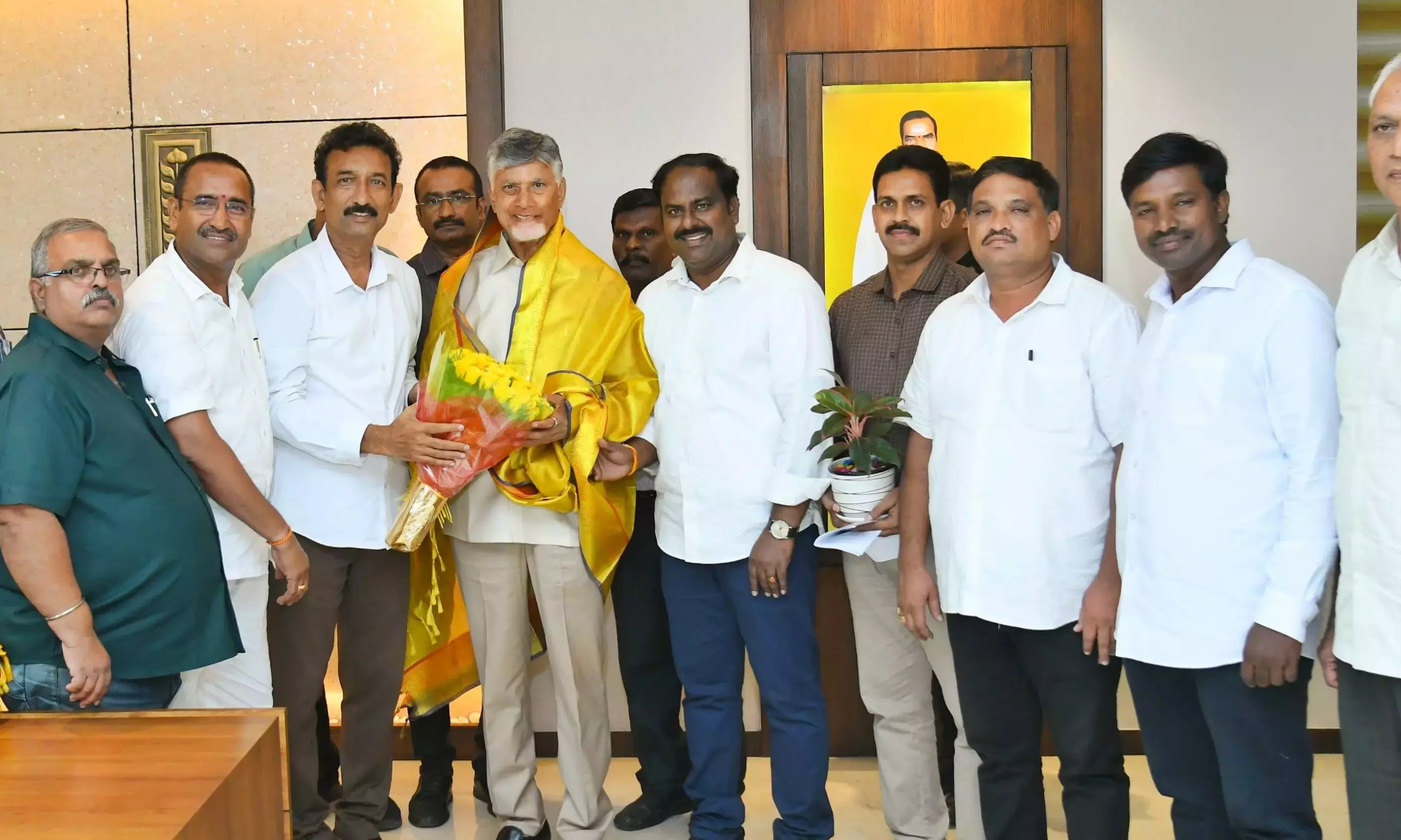 सरकारी कर्मचारियों के लिए अच्छी खबर: AP कैबिनेट ने OPS को मंज़ूरी दी; रिटायरमेंट की उम्र 62 साल की गई
