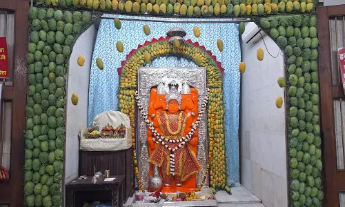 Jaipur: पंचमुखी हनुमान मंदिर में भव्य आयोजन, आम का विशाल भोग चढ़ाया गया