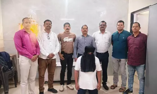 क्राइम ब्रांच ने फर्जी पुलिसकर्मी को पकड़ा, ढूंढता था चोरी का मोबाइल क्राइम ब्रांच ने फर्जी पुलिसकर्मी को पकड़ा, ढूंढता था चोरी का मोबाइल