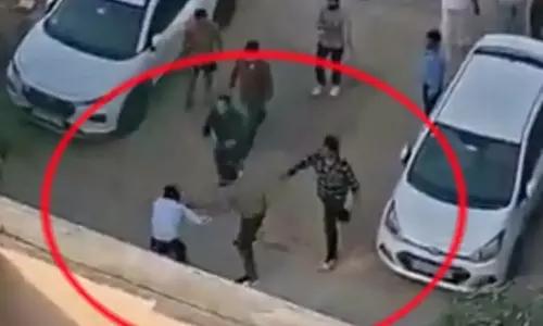 Gurugram: सिविल इंजीनियर पर हमला, मारपीट में गर्दन की हड्डी फ्रैक्चर Gurugram: सिविल इंजीनियर पर हमला, मारपीट में गर्दन की हड्डी फ्रैक्चर