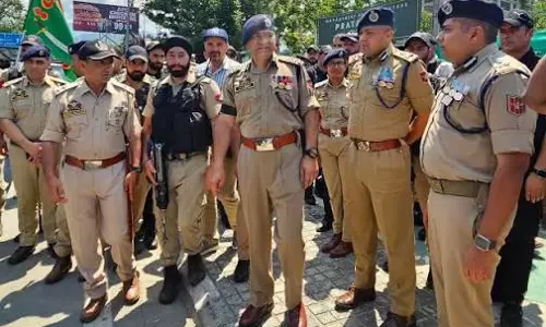 Srinagar: श्रीनगर में धार्मिक जुलूस के साथ शांति और एकता की अपील Srinagar: श्रीनगर में धार्मिक जुलूस के साथ शांति और एकता की अपील