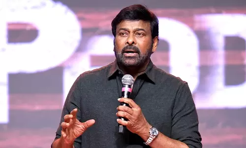 Chiranjeevi ने राम चरण की परफॉर्मेंस को सराहा, अवॉर्ड लायक बताया Chiranjeevi ने राम चरण की परफॉर्मेंस को सराहा, अवॉर्ड लायक बताया
