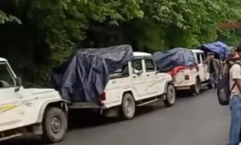 Manipur: जौजांगटेक गांव के साथ बातचीत के बाद नाकेबंदी खत्म Manipur: जौजांगटेक गांव के साथ बातचीत के बाद नाकेबंदी खत्म