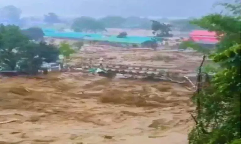Arunachal में अचानक आई बाढ़ के बाद असम में नदियों का जलस्तर बढ़ने की आशंका Arunachal में अचानक आई बाढ़ के बाद असम में नदियों का जलस्तर बढ़ने की आशंका
