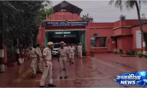 Jharpada Jail में कई कैदियों के बीमार पड़ने के बाद भागने की कोशिश का शक Jharpada Jail में कई कैदियों के बीमार पड़ने के बाद भागने की कोशिश का शक
