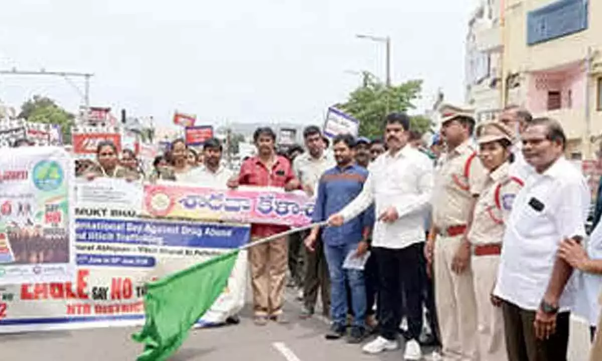Andhra: नशा-मुक्त समाज के लिए प्रयास करने का आह्वान Andhra: नशा-मुक्त समाज के लिए प्रयास करने का आह्वान