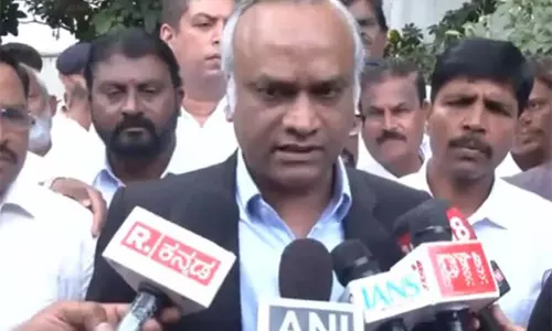 प्रियांक खड़गे ने बेंगलुरु की डेटा मांग को लेकर BJP सांसद तेजस्वी सूर्या पर किया पलटवार प्रियांक खड़गे ने बेंगलुरु की डेटा मांग को लेकर BJP सांसद तेजस्वी सूर्या पर किया पलटवार