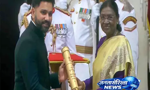 Rohit Sharma को राष्ट्रपति द्रौपदी मुर्मू से प्रतिष्ठित पद्म श्री पुरस्कार मिला Rohit Sharma को राष्ट्रपति द्रौपदी मुर्मू से प्रतिष्ठित पद्म श्री पुरस्कार मिला
